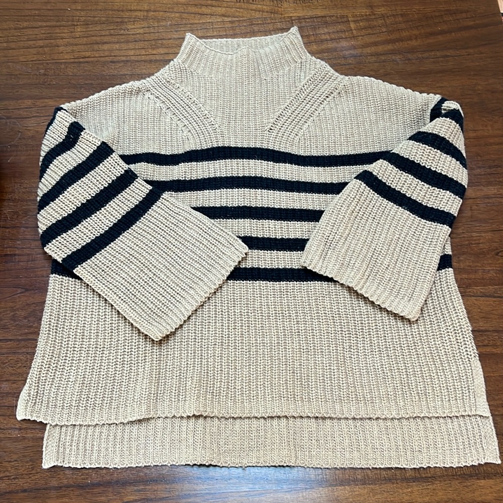 Old Navy chunky knit bell sleeve sweater size xl